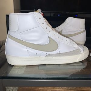 Nike Blazer Mid 77 Vintage 'Light Bone'